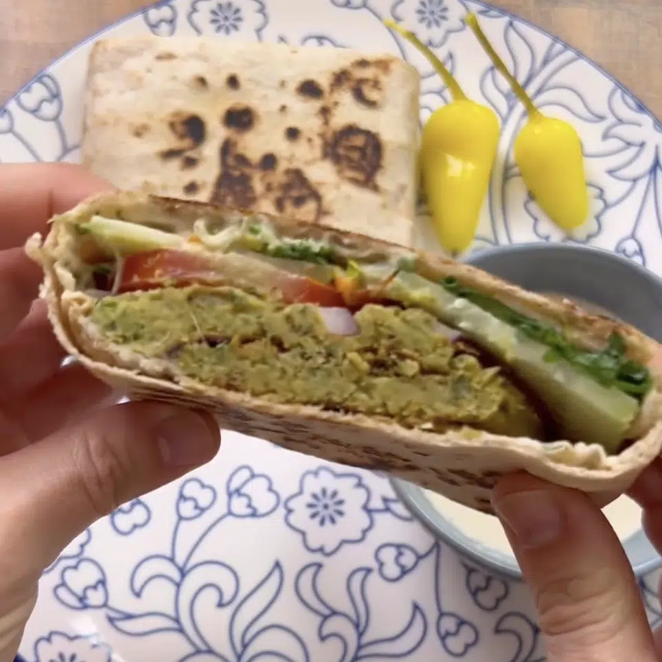 Read more about the article Easy Falafel Wrap with Garlic-Herb Tahini